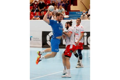 Recoletas Atlético Valladolid - Balonmano Nava. / PHOTOGENIC
