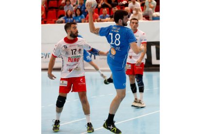 Recoletas Atlético Valladolid - Balonmano Nava. / PHOTOGENIC