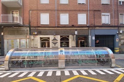 Parkibici de la calle Gabilondo, próximo a la estación de autobuses de Valladolid.  J.M. LOSTAU