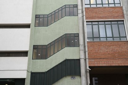 Edificio de Telefónica en la calle Gabriel y Galán. J.M. LOSTAU