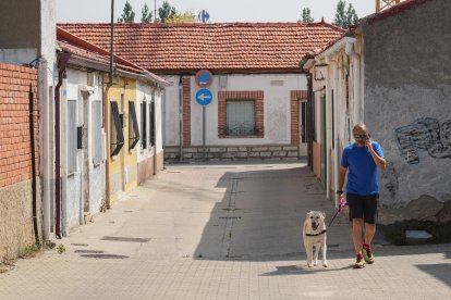 Calle Villasexmir en el barrio de Las Villas. J.M. LOSTAU