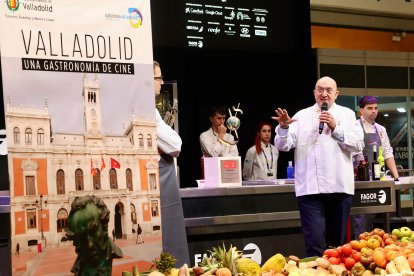 El alcalde de la capital del Pisuerga, Jesús Julio Carnero, presenta ‘Valladolid, una gastronomía de cine’. -ICAL.