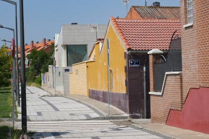 Calle de Sajambre en el barrio de Las Villas. J.M. LOSTAU