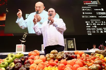 El alcalde de la capital del Pisuerga, Jesús Julio Carnero, presenta ‘Valladolid, una gastronomía de cine’. -ICAL.