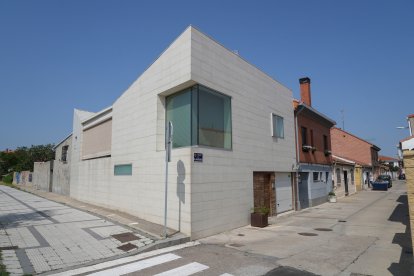 Esquina de la calle Sajambre con Villardefrades en el barrio de Las Villas. J.M. LOSTAU
