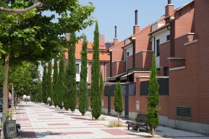 Calle de Vega de Valdetronco en el barrio Las Villas. J.M. LOSTAU