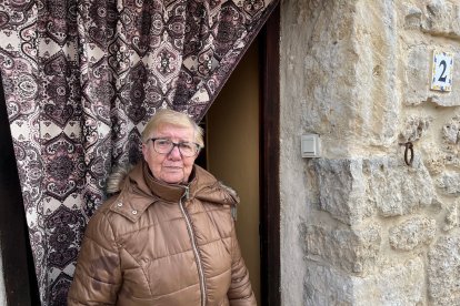 Concha es una de las pocas vecinas actuales de Trigueros del Valle que vivió en una casa cueva.- E. M.