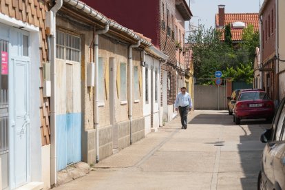 Calle de Villarfrechós de Campos en el barrio Las Villas. J.M. LOSTAU