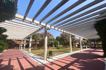 Parque entre las calles Villaverde de Medina y Vega de Valdetronco. J.M. LOSTAU