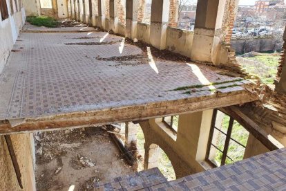 Detalle de solado y forjado inferior.-JCYL