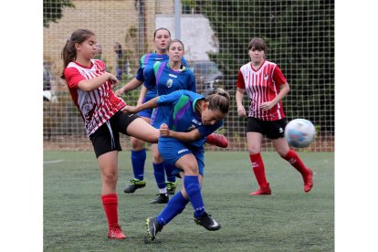Trofeo femenino de Fiestas organizado por el Juventud Rondilla. / M. ÁLVAREZ