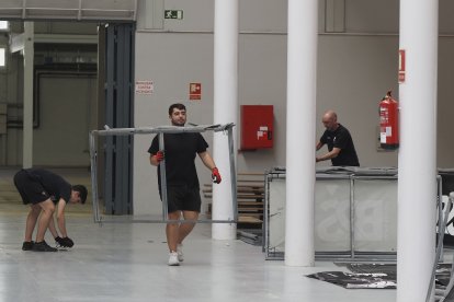 Trabajos de montaje como los que se desarrollarán para adaptar las instalaciones a la gala.- PHOTOGENIC