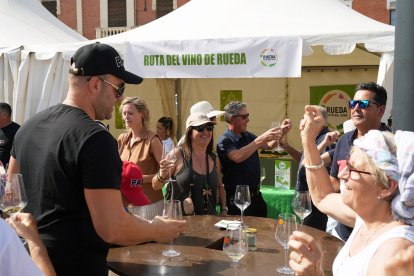Fiesta de la Vendimia en la localidad vallisoletana de Rueda, con degustación de vinos, exposición de coches clásicos y danzas castellanas. -PHOTOGENIC