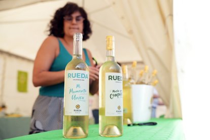 Fiesta de la Vendimia en la localidad vallisoletana de Rueda, con degustación de vinos, exposición de coches clásicos y danzas castellanas. -PHOTOGENIC