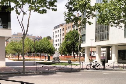 Vista del plaza Juan Pablo II de Villa de Prado ya sin el parkibici.