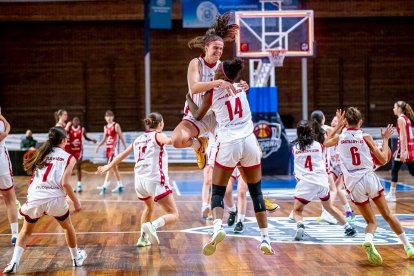 Castilla y León celebra su pase a la final del Campeonato de España. / FEB