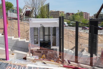 El ascensor de la ladera este de Parquesol. - J.M. LOSTAU