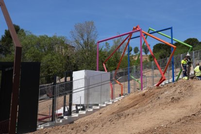 El ascensor de la ladera este de Parquesol. - J.M. LOSTAU