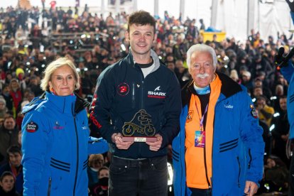 Víctor López recoge el Pingüino de Oro de la 41ª edición. -PHOTOGENIC