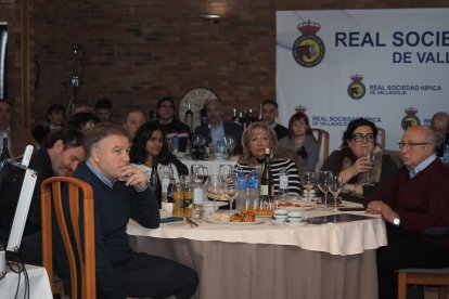 Eusebio Sacristán en 'Los Desayunos de la APDV'. / M. G. EGEA