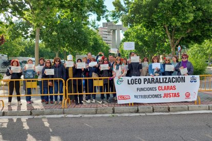 Leticia Pérez / ICAL . Concentración de funcionarios de la Justicia para recibir a la ministra del ramo, Pilar Llop, que asiste a la primera Cumbre Internacional de Mediación Empresarial. -E.M.