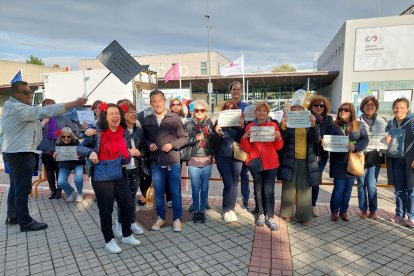 Leticia Pérez / ICAL . Concentración de funcionarios de la Justicia para recibir a la ministra del ramo, Pilar Llop, que asiste a la primera Cumbre Internacional de Mediación Empresarial. -E.M.