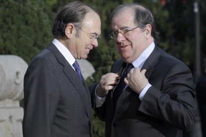 El presidente de la Junta de Castilla y León, Juan Vicente Herrera, participa en la VI Conferencia de Presidentes. Junto a él, el presidente del Senado, Pío García Escudero.