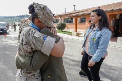 Despedida en la base 'El Empecinado' al contingente que marcha a Mali.- J. M. LOSTAU