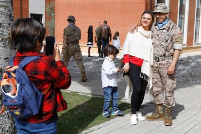 Despedida en la base 'El Empecinado' al contingente que marcha a Mali.- J. M. LOSTAU