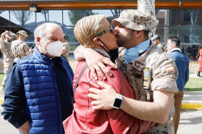 Despedida en la base 'El Empecinado' al contingente que marcha a Mali.- J. M. LOSTAU