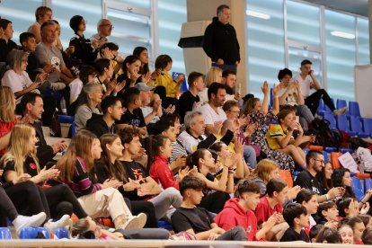Gran ambiente en las gradas para ver la Copa del Mundo de freestyle. / MONTSE ÁLVAREZ