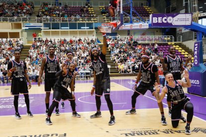 Exhibición de los Harlem Globetrotters en Valladolid. / J. M LOSTAU