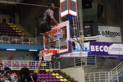 Exhibición de los Harlem Globetrotters en Valladolid. / J. M LOSTAU