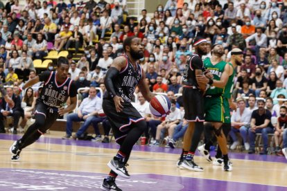 Exhibición de los Harlem Globetrotters en Valladolid. / J. M LOSTAU
