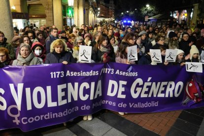 Concentración en plaza de Fuente Dorada contra la violencia de género. J.M. LOSTAU
