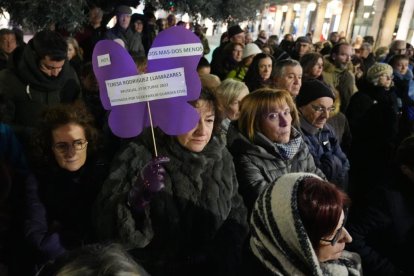 Concentración en plaza de Fuente Dorada contra la violencia de género. J.M. LOSTAU
