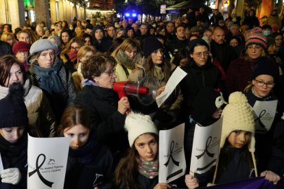 Concentración en plaza de Fuente Dorada contra la violencia de género. J.M. LOSTAU