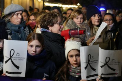 Concentración en plaza de Fuente Dorada contra la violencia de género. J.M. LOSTAU