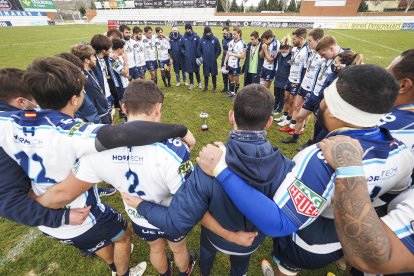 El VRAC Quesos Entrepinares con la Copa Ibérica lograda en 2020 tras ganar a Os Belenenses. / PHOTOGENIC