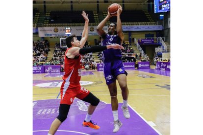 Real Valladolid Baloncesto - Basket Girona. / J. M. LOSTAU