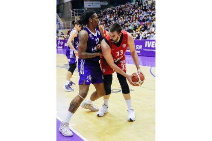 Real Valladolid Baloncesto - Basket Girona. / J. M. LOSTAU