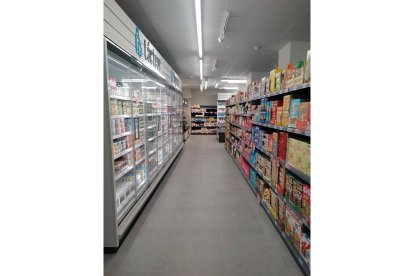 Zona de lácteos de la nueva tienda de Dia en la avenida Segovia de Valladolid. -EQUIPO OGILVY DIA