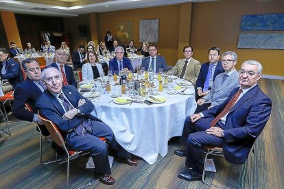 José R. Perán (Cartif), Pablo Trillo (delegado de la Junta), José A. Arias (El Mundo Castilla y León), Rocío Lucas (gerente Servicio Público de Empleo), Mariano Gredilla (viceconsejero Empleo y Diálogo Social), Agustín Pérez (Caja Rural de Salamanca), Ismael Pérez (ONCE), Pedro Gamazo y Alfonso Gadea (Vacolba), y Abel López (Michelin).