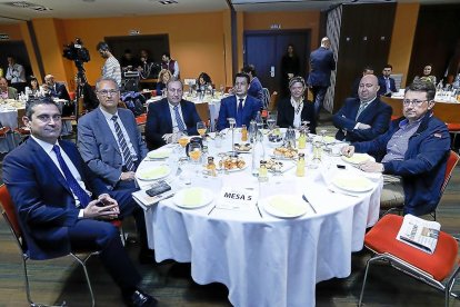 José Luis de la Fuente y José Aurelio Alonso (RTVCyL), Juan Pablo Pascual (Diputación Valladolid), Eduardo Gordaliza (RTVCyL), Mercedes Rodríguez (Caja Viva-Caja Rural), Ricardo Gª Ureta (Director El Correo de Burgos) y Germán Burgoa (prensa Empleo Junta Castilla y León).