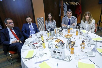 Emilio del Prado y David Muñoz (Divisa Informática y Telecomunicaciones), Sara Gil (El Mundo de Castilla y León), Santiago Campos (Global Scamp) y Alicia Iglesias (El Mundo de Castilla y León).