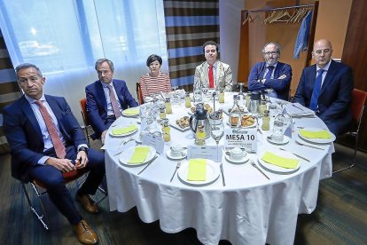 José Mª Díez (Mutua Universal), Juan P. Olivares (Astava), Rosa E. Martínez (Tradecyl), David Vallejo (Áreas de Vending), Agustín Tapia (Mutua Universal) y Roberto García (El Mundo CyL).