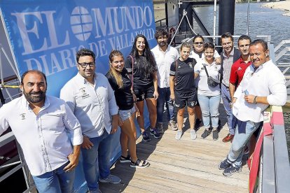 Jugadores, directivos y técnicos de los equipos de rugby femenino y masculino SilverStorm El Salvador.
