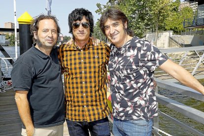 Chema Vicente, Alvaro Arribas y Nacho Vicente (Xtrañas Producciones).