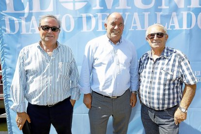 Carlos Fernández (Adecyl), Mariano Suárez (alcalde La Cisterniga) y Fernando Martín (Asociación Gatronomía).