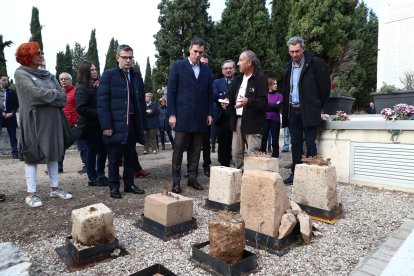 Visita de Pedro Sánchez a la fosa del cementerio El Carmen. MONCLOA